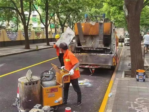 石景山优化校园周边交通标线，全力打造“放心上学路”