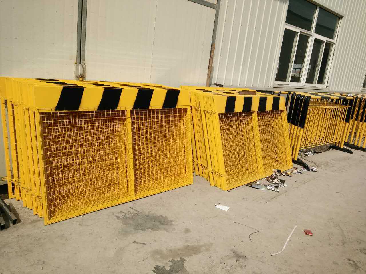 连云港道路交通设施安全防护栏工程 筑牢安全防线，提升城市交通品质