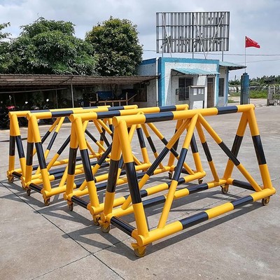 定制化交通防护新选择 东莞深圳大型活动专用1.2米高三角架防撞护栏